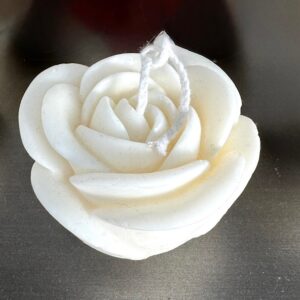 Vela de rosa blanca